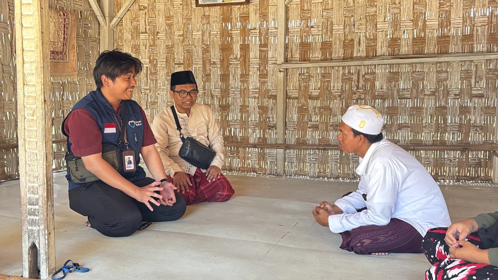 TemanBaik Apresiasi Guru Ngaji lewat Bantuan Sembako dan Uang Tunai di Pamekasan