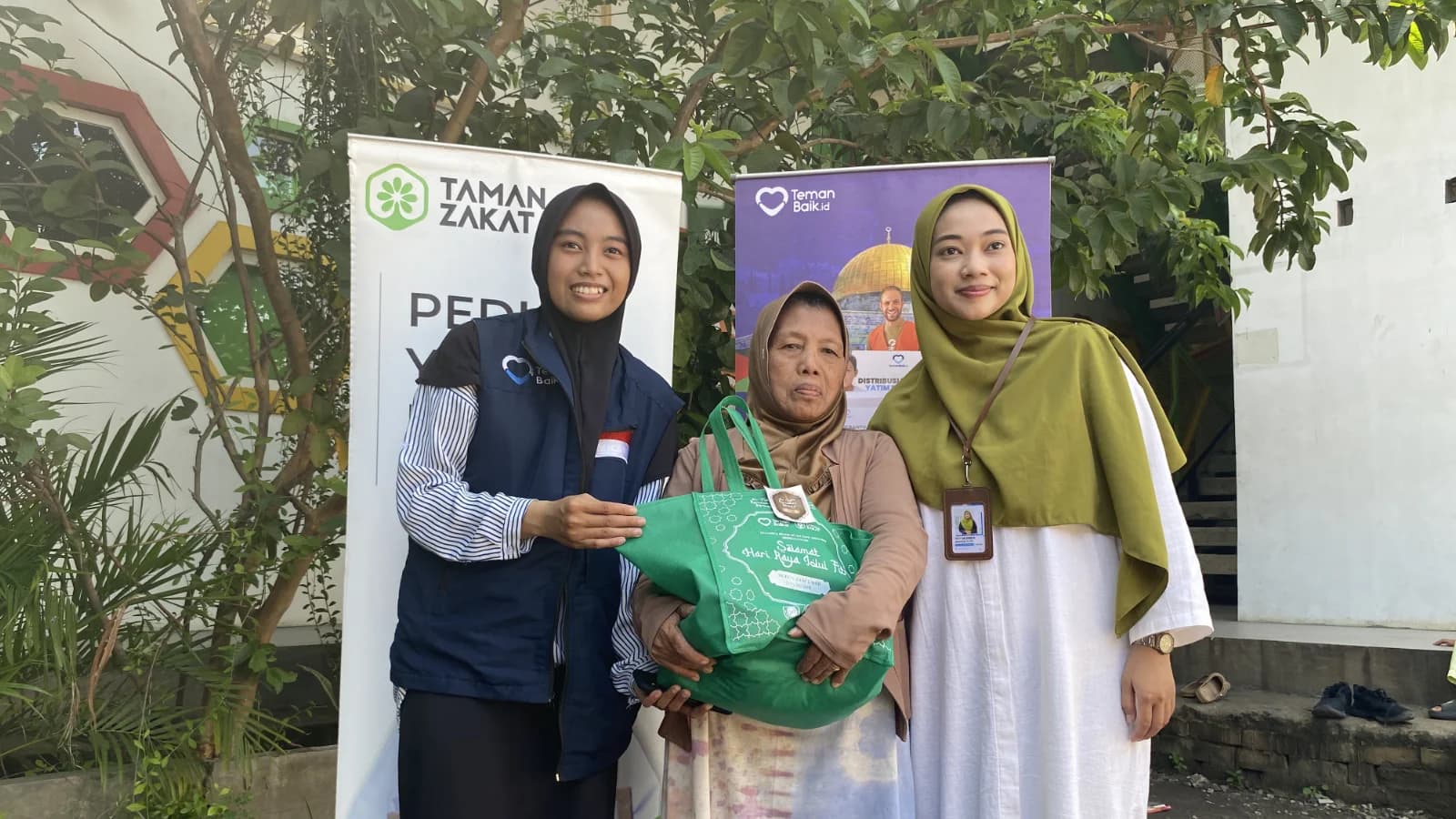 Teman Baik Salurkan Kado Lebaran Yatim Dhuafa di Sekolah An-Nahl