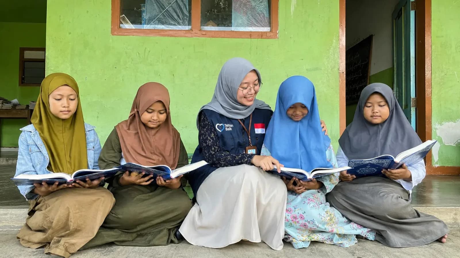 Teman Baik Berbagi Al-Qur’an Baru untuk Santri di Pelosok Desa